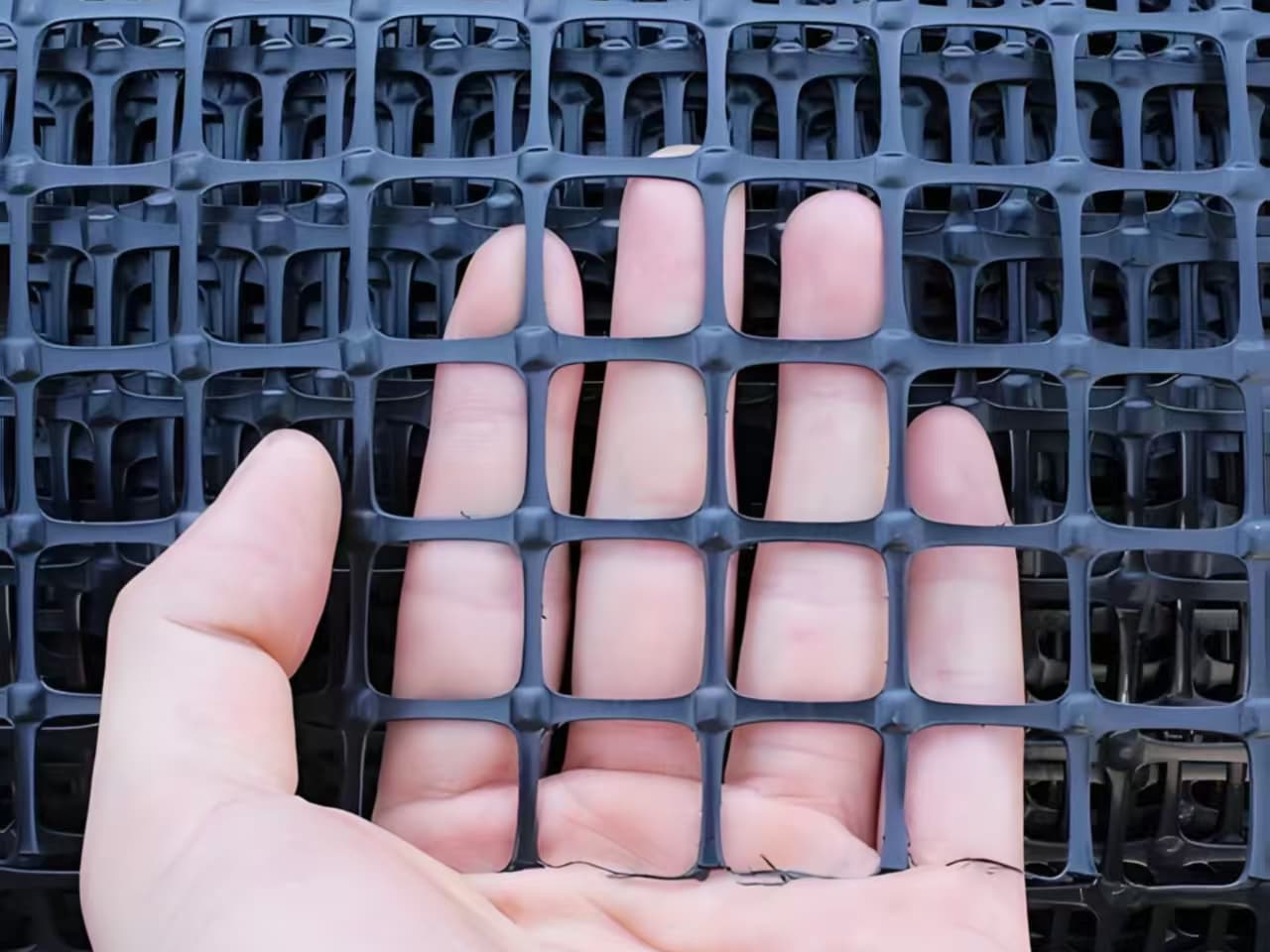 Indonesia – Benarkah Geogrid Dapat Menghemat Biaya Pondasi Tanah Lunak?