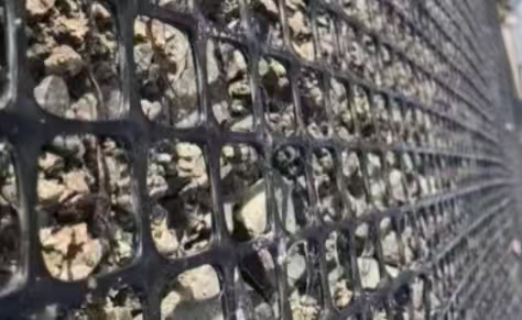 Geogrid vs. Perbaikan Tanah Tradisional: Studi Kasus Pondasi Tanah Lunak